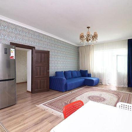 Квартира В Самом Центре Столицы Казахстана Lägenhet Astana Exteriör bild